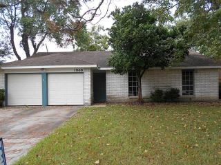 1868 El Mar Ln, Taylor Lake Village, TX 77586-2934