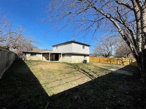 5813 Wedgwood Dr, Fort Worth, TX 76133-2726