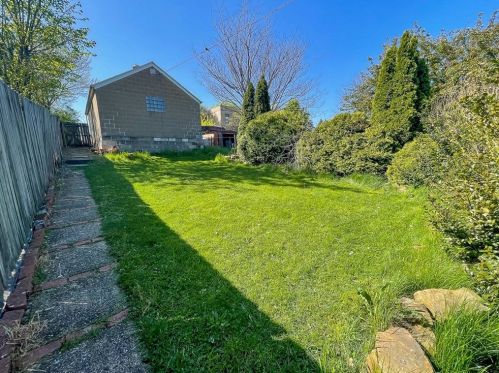 200 Larkspur St, Whitaker PA  15120-2208 exterior