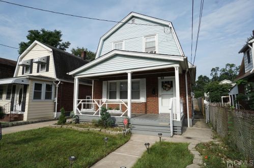 525 Alice Pl, Woodbridge, NJ 07095-3407