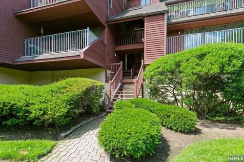 14 Riverview Cir, North Bergen, NJ 07047-6239