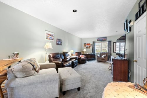37 Elena Ave, New Kensington PA  15068-9749 exterior
