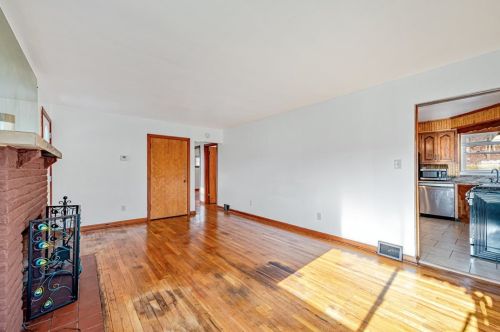 212 Paul Dr, New Kensington PA  15068-2907 exterior