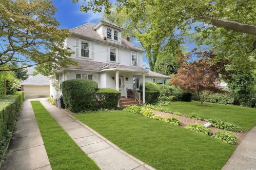 4620 Jayson Ave, Great Neck, NY 11020-1255
