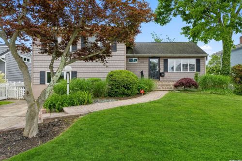 4036 Bernice Rd, Seaford, NY 11783-1715