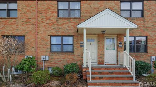 707 Sharon Garden Ct, Woodbridge, NJ 07095-4304