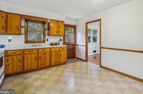 13100 Furnace Mountain Rd, Lovettsville VA  20180-2418 exterior