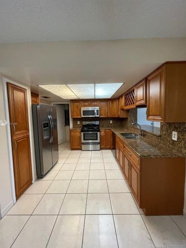 9325 24 Pl, Hollywood FL 33024-3125 exterior