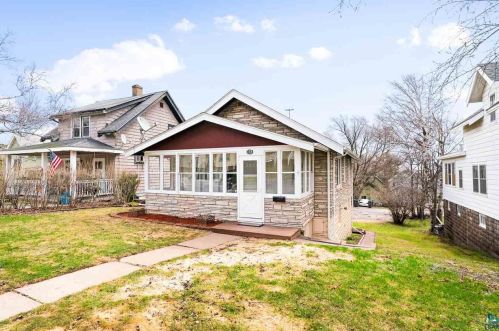 2318 11th St, Duluth, MN 55806-1204