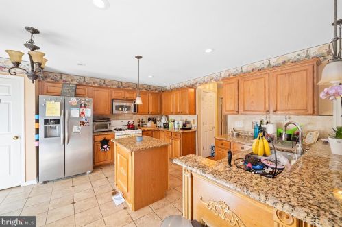 20 Birmingham Dr, Columbus NJ  08022-2342 exterior