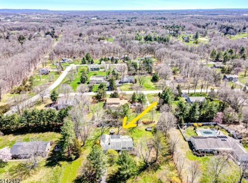 27 Oakland Dr, White House Station, NJ 08889-3654