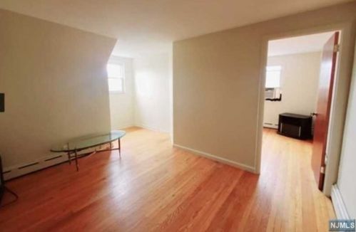 411 Kennedy Dr, Fairview NJ  07022-1607 exterior