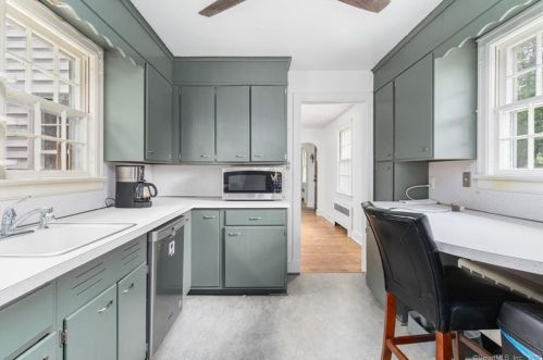 1 Beech Dr, Norwich CT 06360-2903 exterior