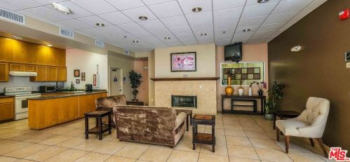 5325 Newcastle Ave, Van Nuys CA  91316-3081 exterior