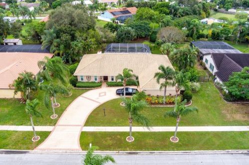 1826 Greendon Ave, Fort Pierce, FL 34952-5528