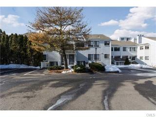 161 Rowayton Woods Dr, Norwalk, CT 06854-3910
