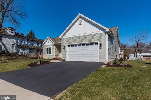2912 Dickinson Ave, Camp Hill PA  17011-5227 exterior