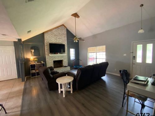 201 Joann Pl, Whitehouse, TX 75791-3273