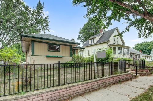 1132 Cook Ave, Saint Paul MN  55106-3325 exterior