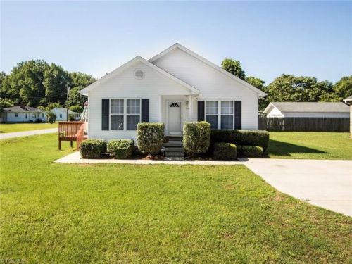 1414 Lankford St, Greensboro, NC 27405-3404