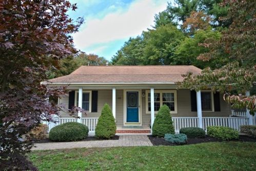 40 Reeds Ln, Holbrook, MA 02343-1832