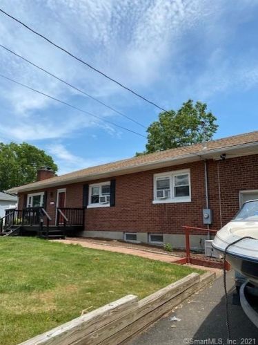 21 Wentworth St, Milford CT  06461-2352 exterior