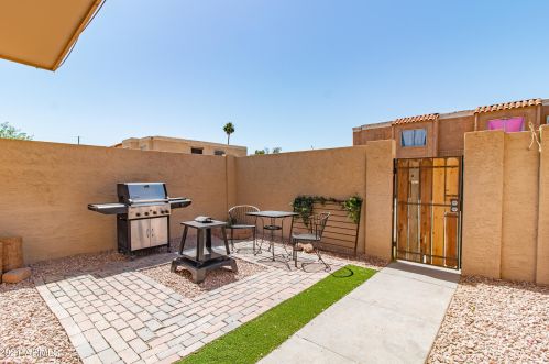 4021 45th St, Phoenix, AZ 85040-9215