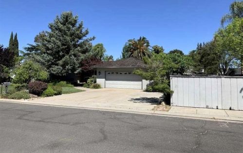 909 Tehama Dr, Lodi CA  95242-9553 exterior