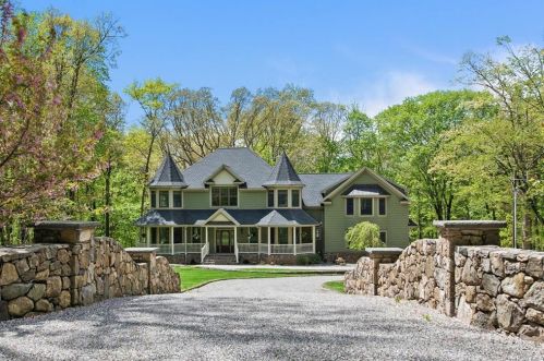 26 Highview Rd, Scotts Corners, NY 10576-1310