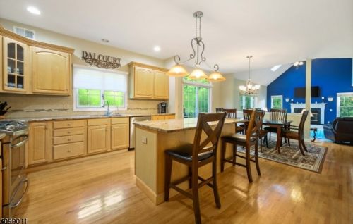 12 Stacey Ct, Sparta NJ  07871-1000 exterior