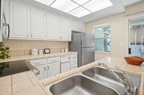 858 Boardwalk Pl, Redwood City CA  94065-1806 exterior