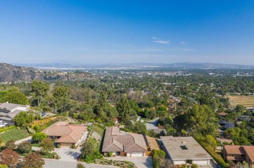 672 Camillo Rd, Sierra Madre, CA 91024-1404