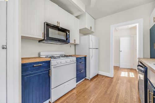 4726 Congress Ave, Oakland CA  94601-4706 exterior