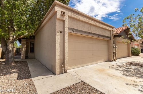 1198 Laredo St, Chandler, AZ 85224-3575