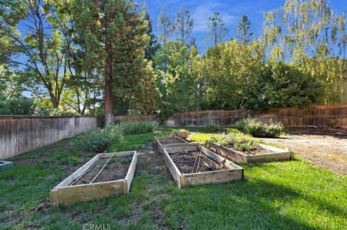 8 Alameda Park Cir, Chico CA 95928-4174 exterior