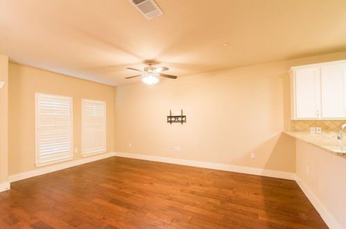 311 Kealy Ave, Lewisville TX  75057-4101 exterior