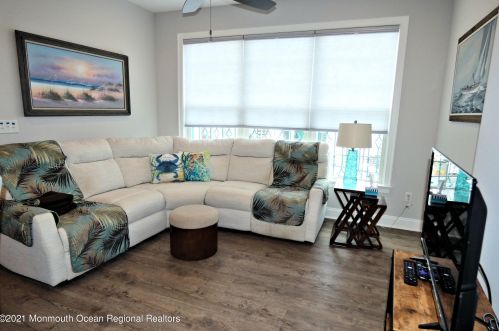 35 Rutherford Ln, Lavallette, NJ 08735-1935