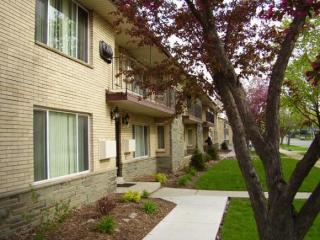 4977 84th St, Milwaukee WI  53228-3405 exterior