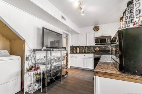 234 Pilgrim Pl, Bridgeport CT  06610-1340 exterior