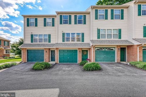 343 Country Club Rd, Red Lion, PA 17356-8698