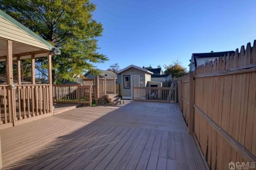 77 Lockwood Ave, Woodbridge NJ  07095-3615 exterior