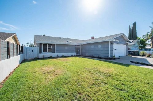 1031 Gale St, Escondido CA  92027-1230 exterior