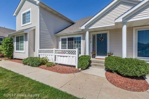 15418 Hammontree Dr, Des Moines, IA 50323-2228