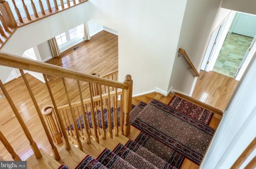 7337 Hooes Rd, Springfield VA 22152-3704 exterior