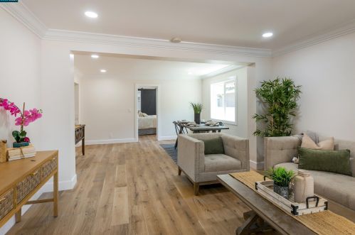 54 Reed St, San Jose CA  95110-2846 exterior