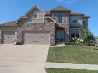 16651 Oakbrook Dr, Des Moines, IA 50325-2512
