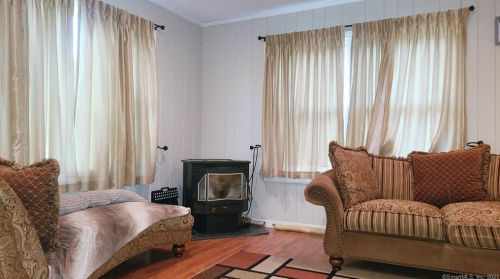 4 5th St, Danbury CT  06810-5704 exterior