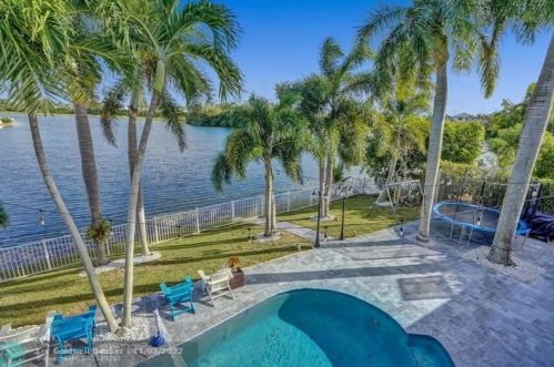 3591 177th Ave, Hollywood FL  33029-1666 exterior