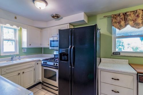 1520 Larkspur Dr, Finleyville PA  exterior