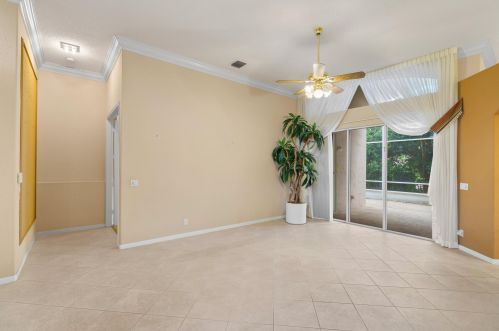 7050 Falls Rd, Boynton Beach, FL 33437-6317